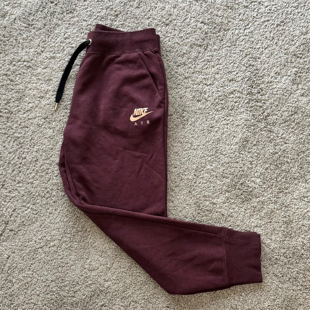 NIKE Pants w/Gold Details BRAND NEW Women's Medium